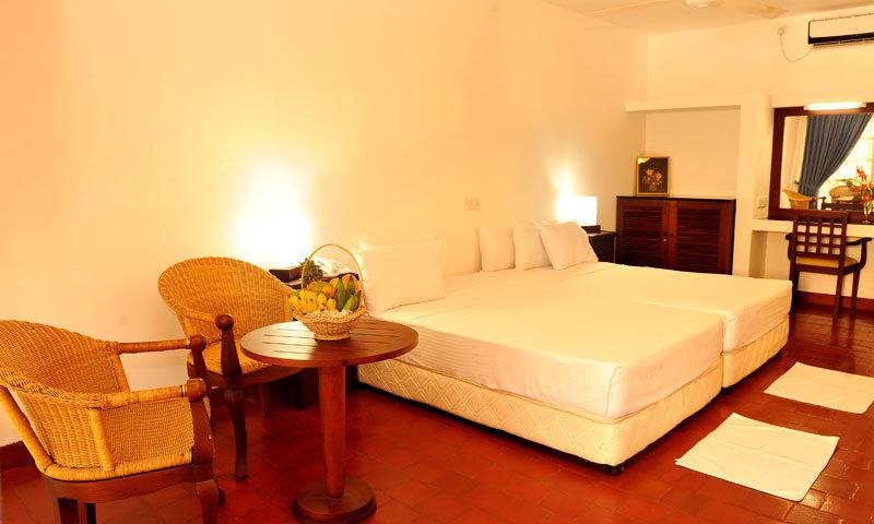 Catamaran Beach Hotel Negombo Exterior foto