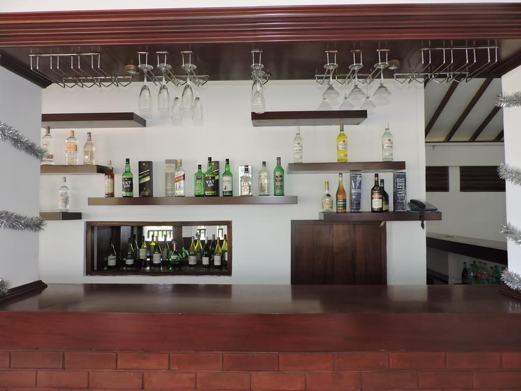 Catamaran Beach Hotel Negombo Exterior foto