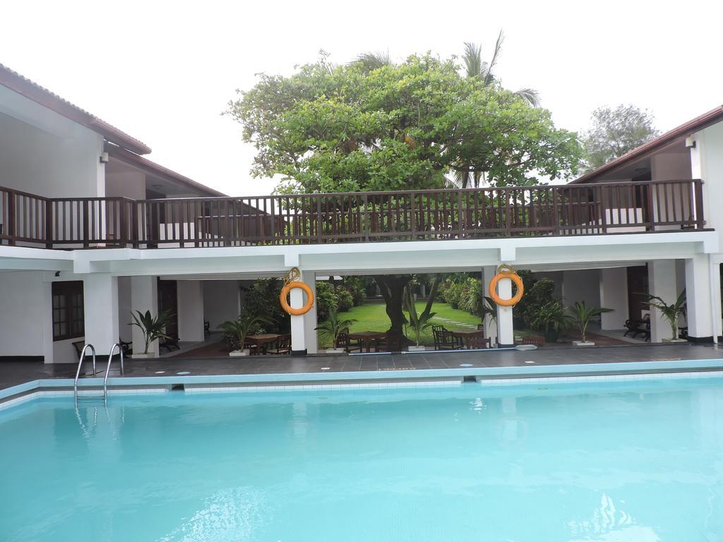 Catamaran Beach Hotel Negombo Exterior foto