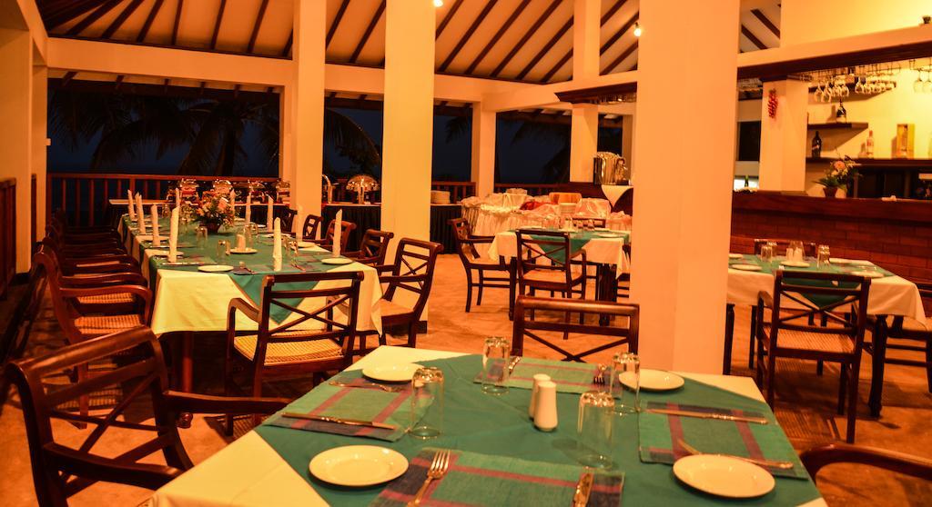 Catamaran Beach Hotel Negombo Exterior foto