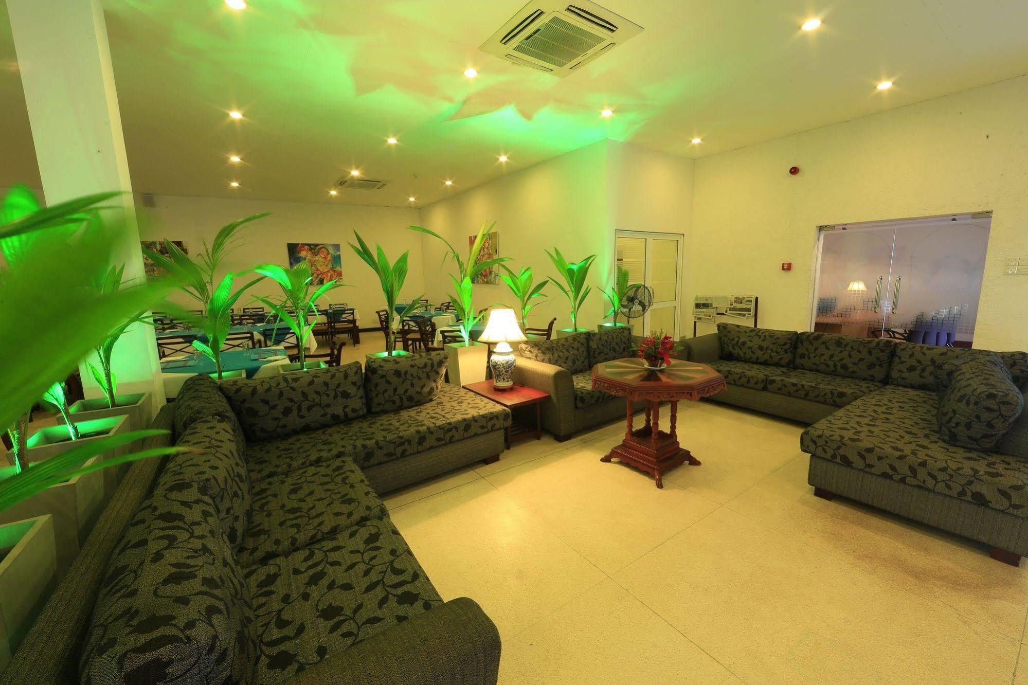 Catamaran Beach Hotel Negombo Exterior foto